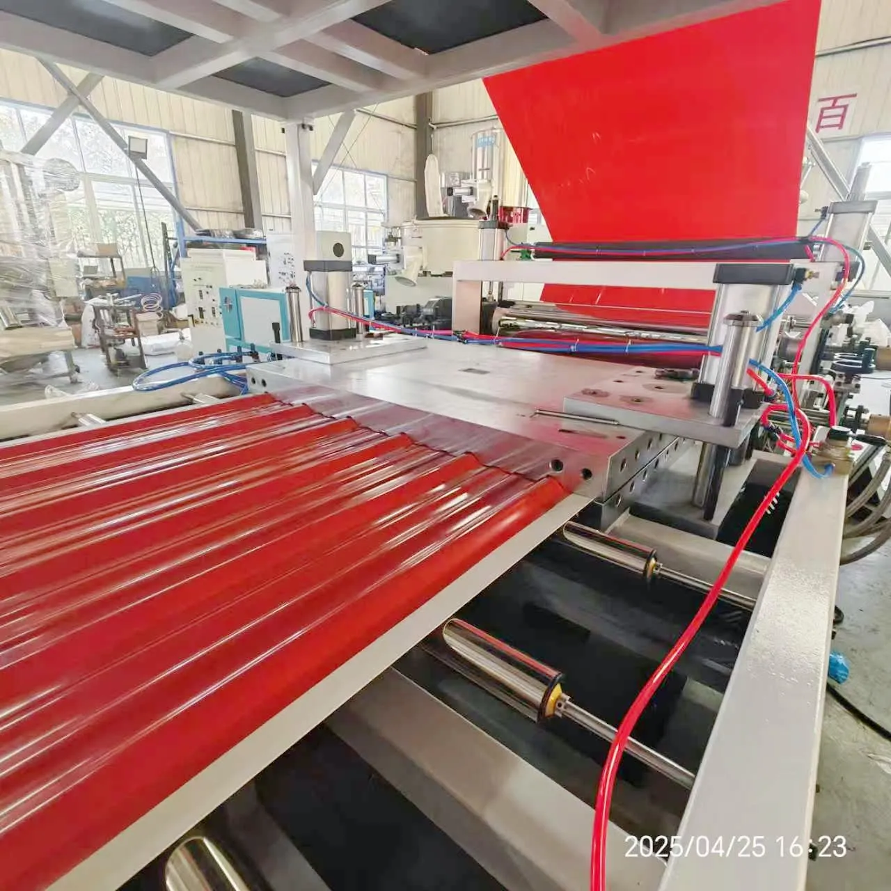 Линии по производству листа профилированного из ПВХ / ПК