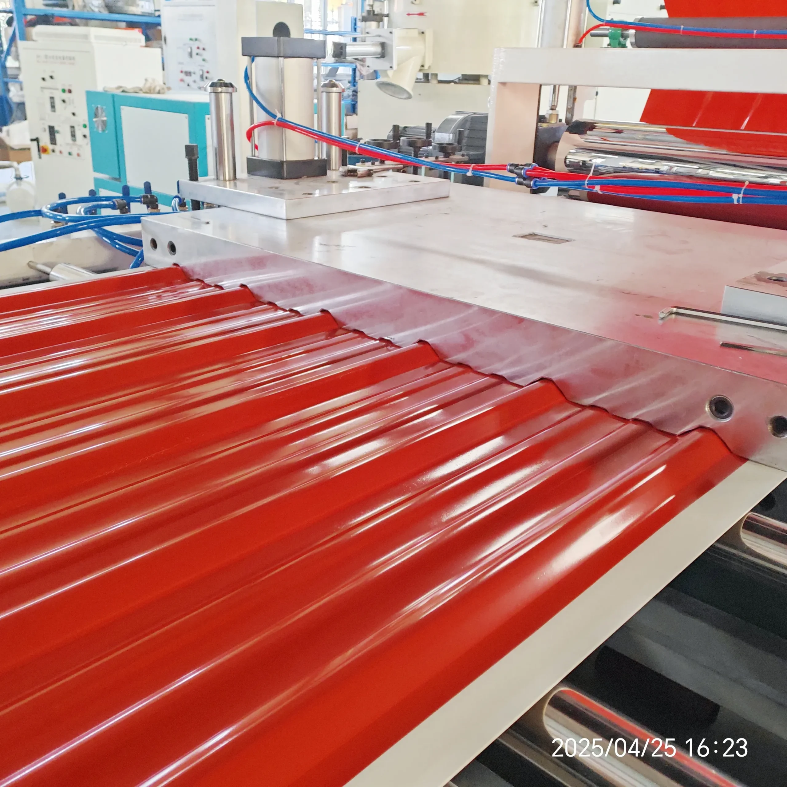 Линии по производству листа профилированного из ПВХ / ПК