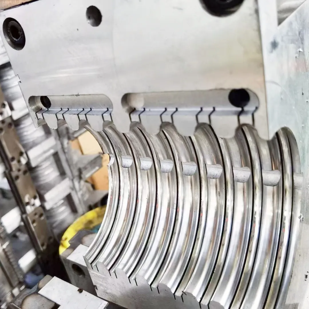 Экструзионные линии для производства двухстенных гофрированных труб из ПВХ, ПЭ, ПНД