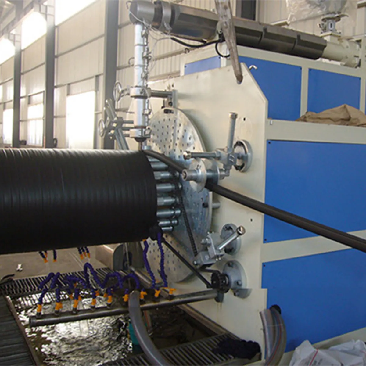 Экструзионные линии для производства спирально- навитых труб из ПНД больших диаметров