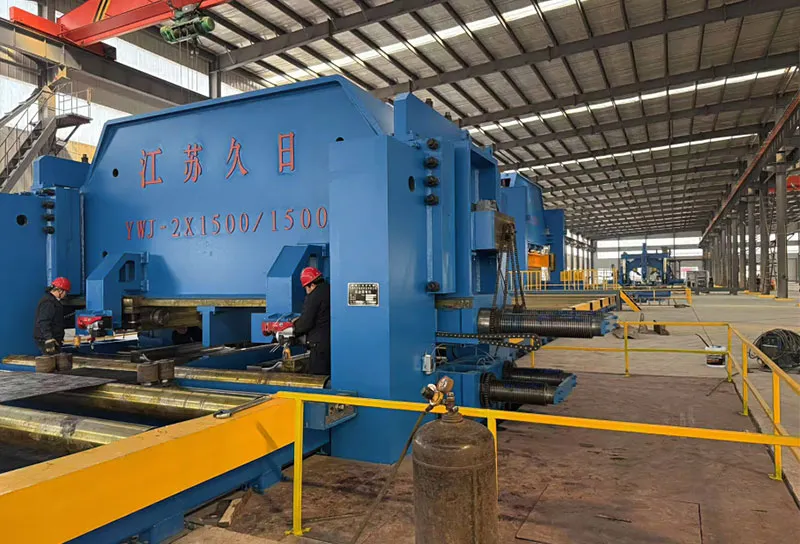 Двухсторонние машины предварительной гибки кромок для стальных листов серии YW2