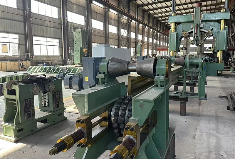 Машины для сведения кромок и предварительной сварки труб серии HFJ