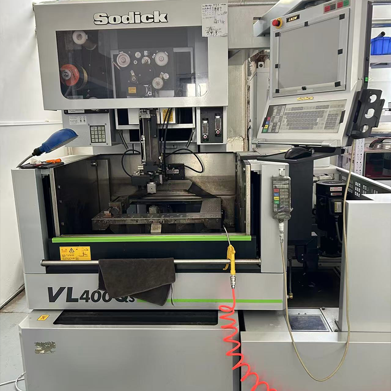 Низкоскоростной электроэрозионный проволочно-вырезной станок Sodick VL400Qs