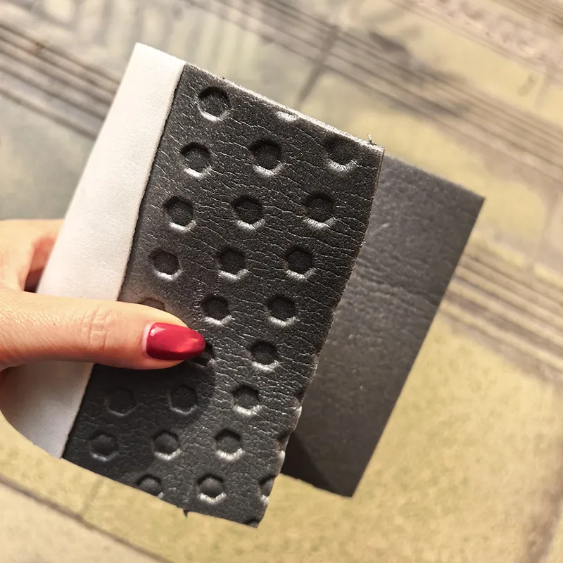 Трудновоспламеняющийся модифицированный полиэтиленовый композитный рулонный звукоизоляционный материал сотовой структуры