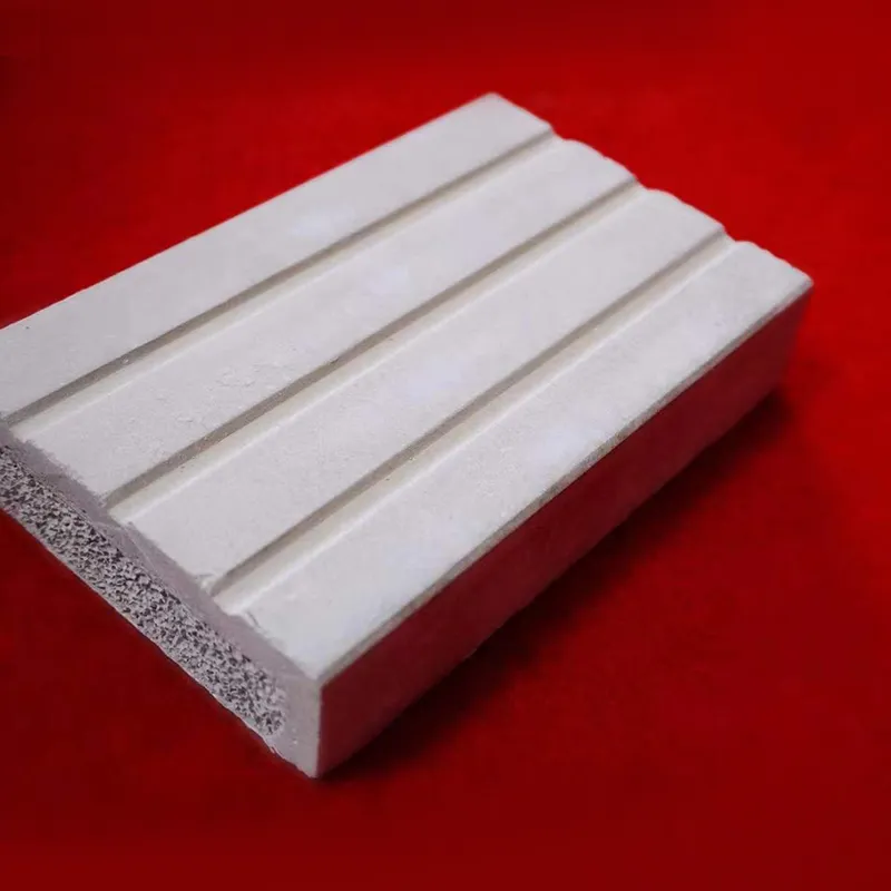 Усиленная цементная теплоизоляционно-звукоизоляционная плита на основе вспененного композита