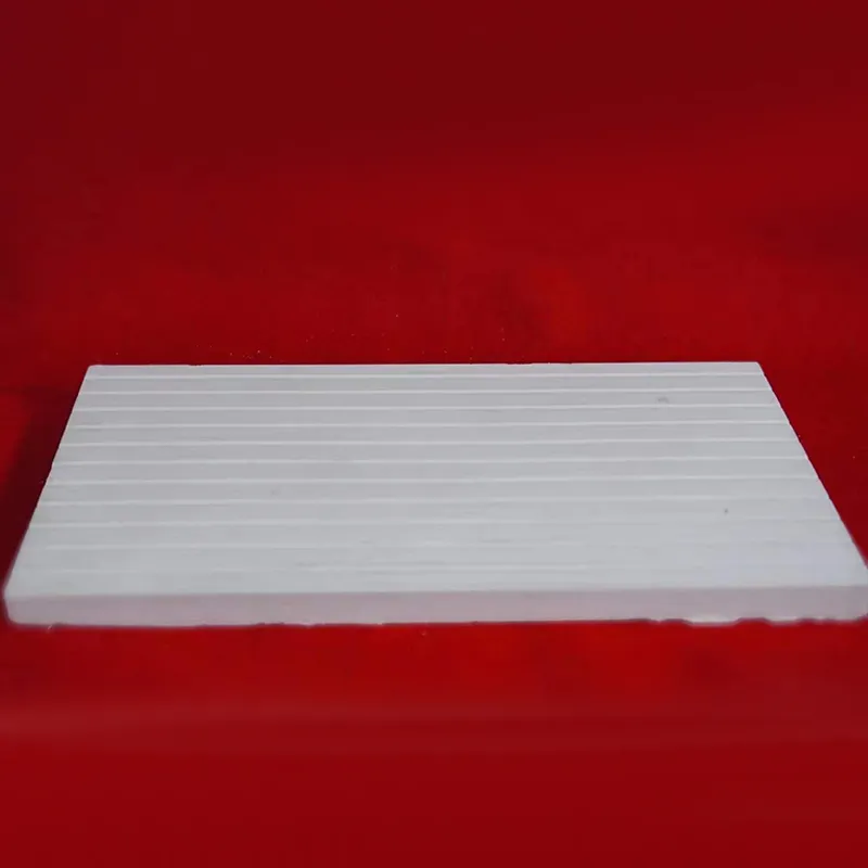 Усиленная цементная теплоизоляционно-звукоизоляционная плита на основе вспененного композита