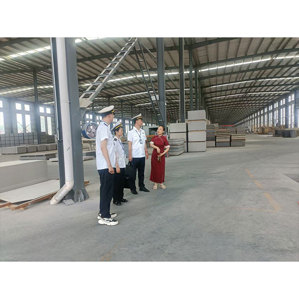 Инспекция районного комитета здравоохранения посетила предприятия стройматериалов для содействия двойному улучшению производственной безопасности и охраны труда