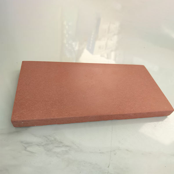 Красная цементная плита