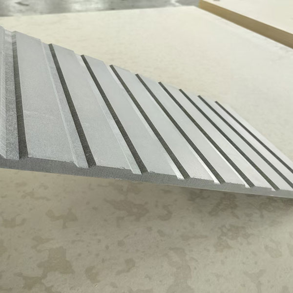 Фасадная плита с пазами