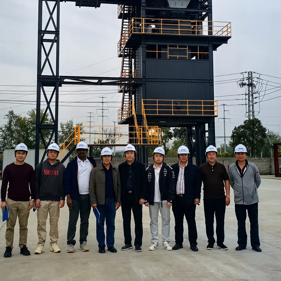 Китай и Лаос объединяют усилия, чтобы открыть новую главу в строительстве инфраструктуры — клиенты из Лаоса посещают нашу компанию, чтобы изучить возможности сотрудничества в области дорожно-строительной техники.