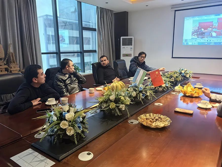 Узбекистан посещает компанию (1)