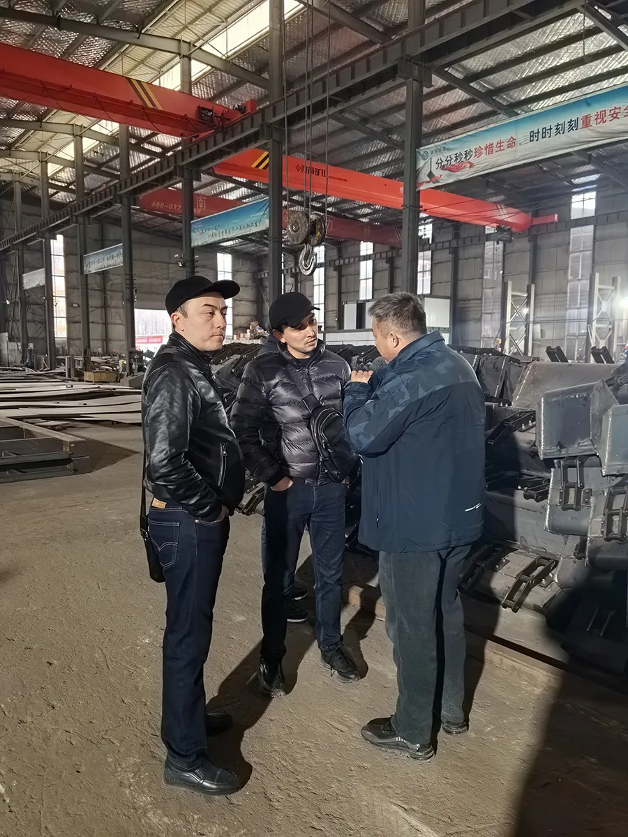 Узбекистан посещает компанию (2)