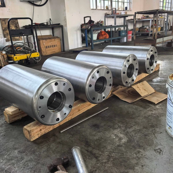 Dalian Huaze Yinshi Machinery изготавливает высокоточные ролики по индивидуальному заказу и экспортирует их в Гамбург (Германия), надежного поставщика деталей промышленных роликов.