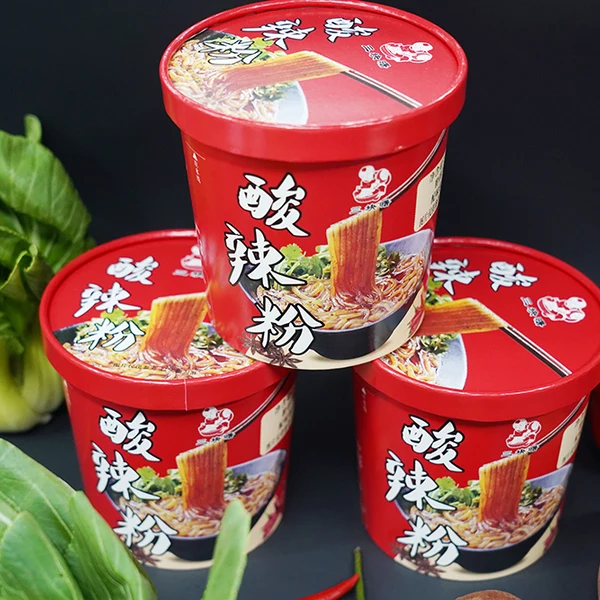 Осмотрите цех по производству острой и кислой лапши «Санкуайшу» компании Hongyi Noodle Industry.