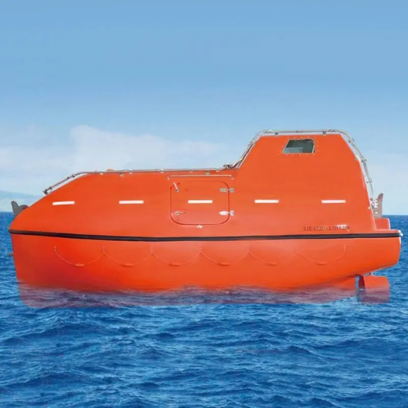 Полностью закрытая спасательная и дежурная шлюпка