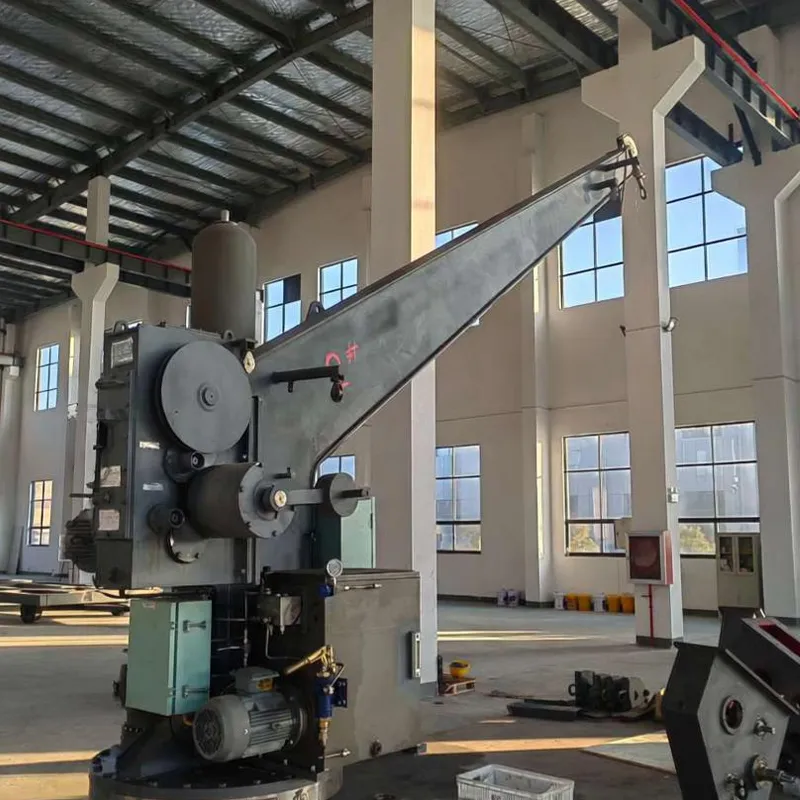 Судовой поворотный гидравлический кран