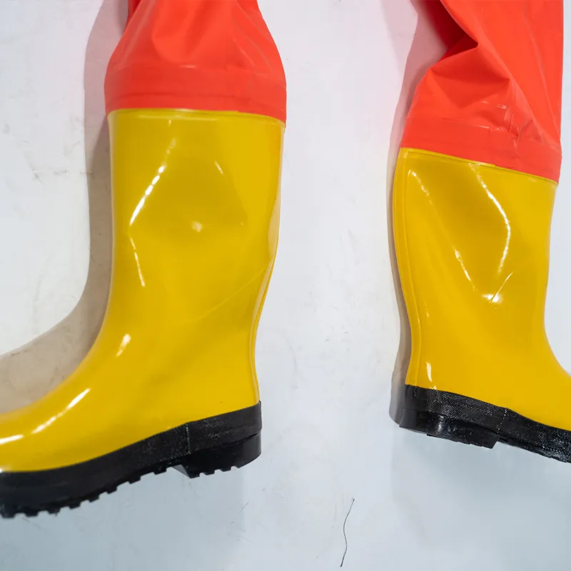 Лёгкий и тяжёлый защитный костюм от химических веществ