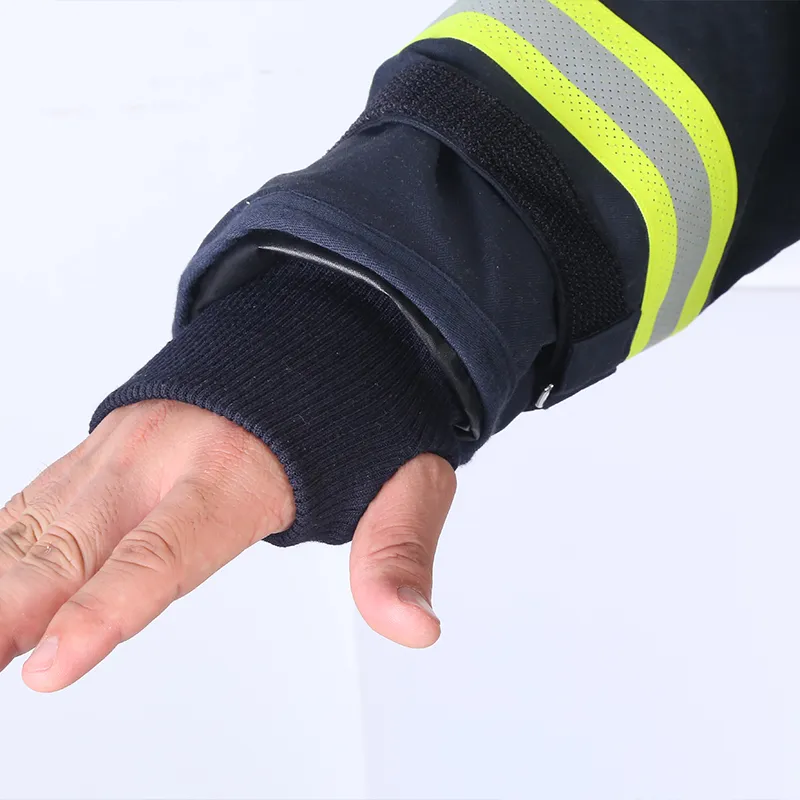 Противопожарный костюм для пожарных