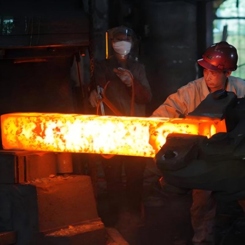 Каковы преимущества кованых изделий по сравнению с литыми?