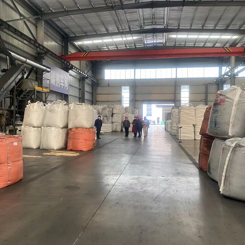 Дерен и его делегация посетили предприятие с целью проведения экскурсии и обмена опытом, совместно изучая новые пути развития отрасли.