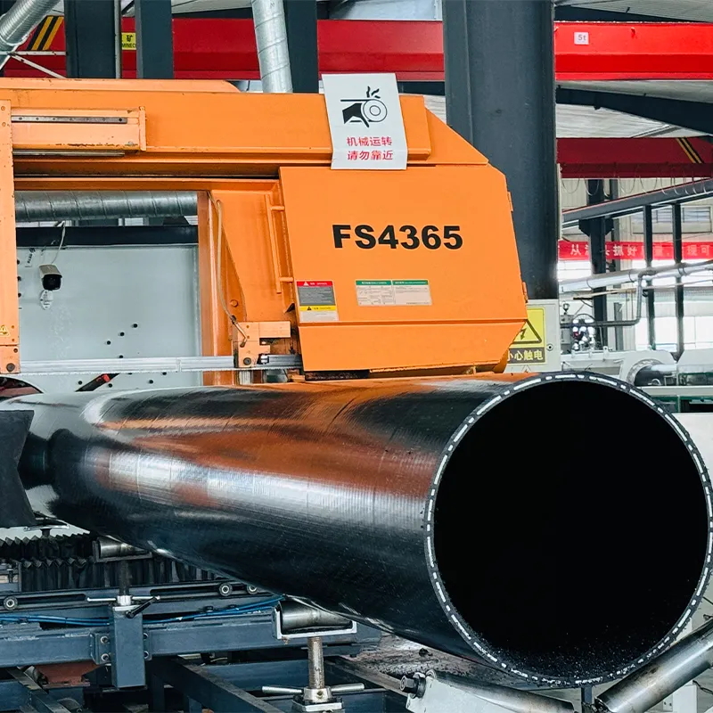 Композитная труба из полиэтилена с перфорированной стальной лентой в качестве армирующего слоя