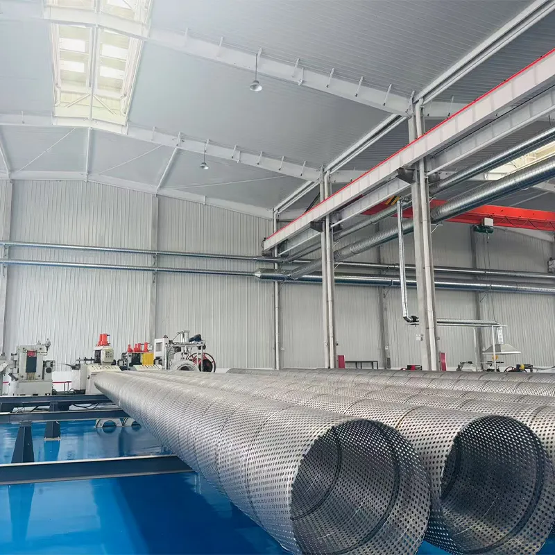 Композитная труба из полиэтилена с перфорированной стальной лентой в качестве армирующего слоя