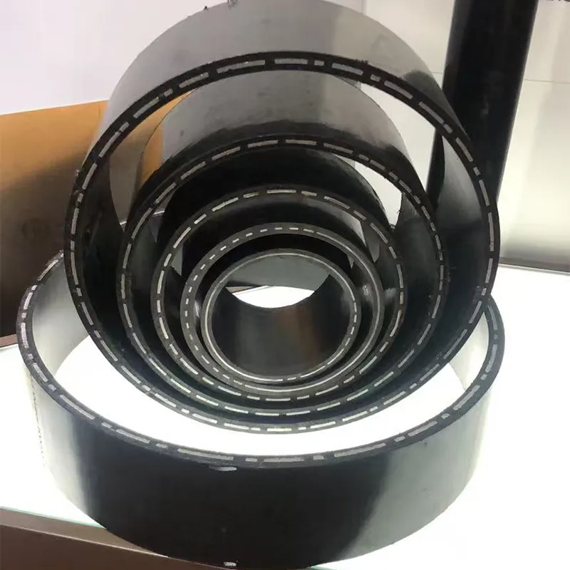 Композитная труба из полиэтилена с перфорированной стальной лентой в качестве армирующего слоя