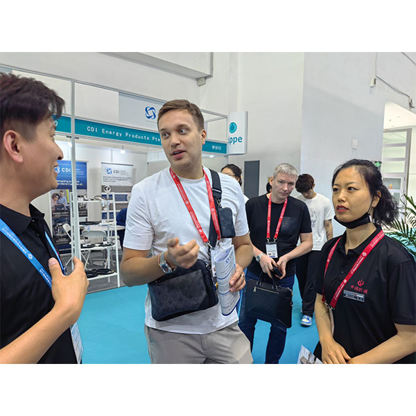 В июне 2023 года наш отдел принял участие в Пекинской нефтяной выставке, которая привлекла внимание многих иностранных гостей.