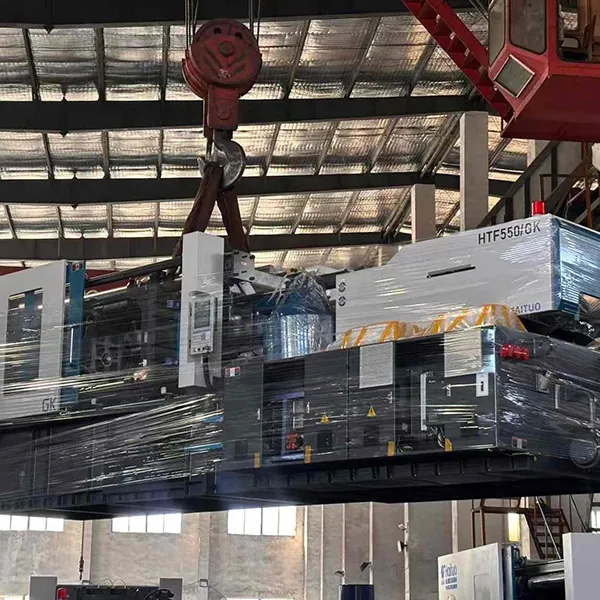 Десять машин Heto Technology отправлены из порта Beilun: 550T и 40T литьевые машины одновременно отправлены в Египет