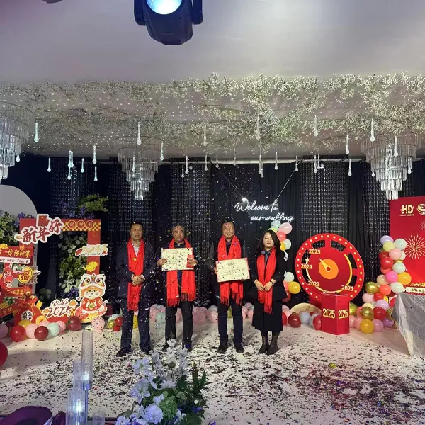 29 июля компания ООО Ганьсу Хайдэ Чистая Энергия раздала прохладительные напитки во время летней жары