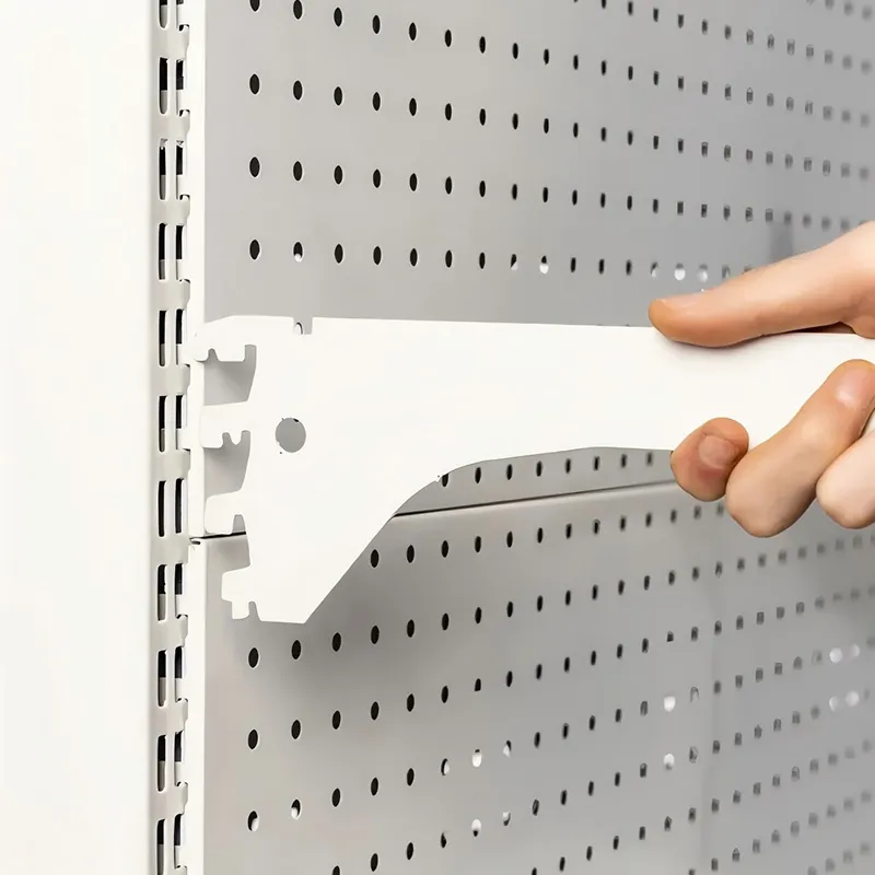 L-образные торговые пристенные стеллажи с перфорацией