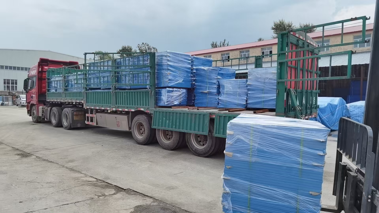 Крупные поставки стеллажной продукции помогают клиентам