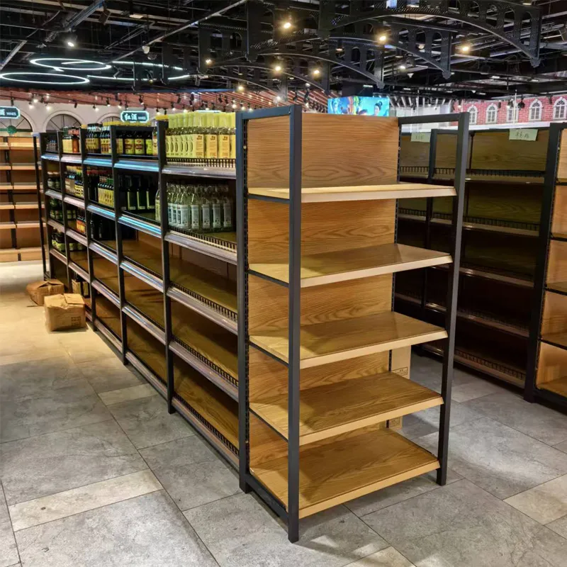 Четырёхопорные стеллажи в супермаркете с деревянной текстурой (односторонние)