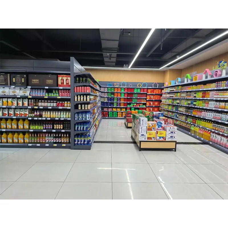 Элитные и стилизованные стеллажи в супермаркете