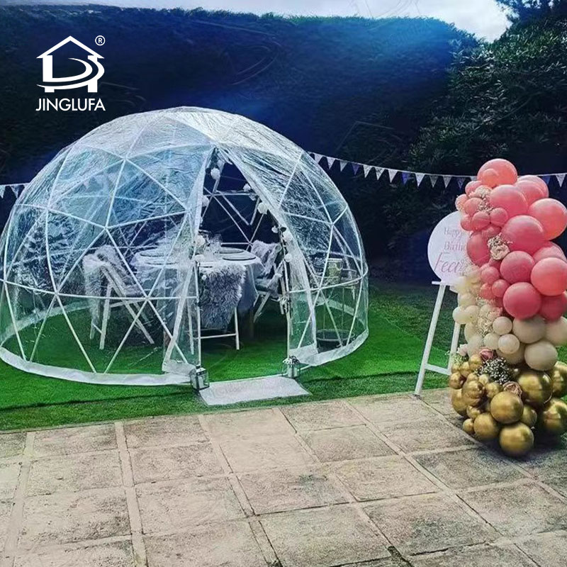 Полностью прозрачный куполообразный шатер