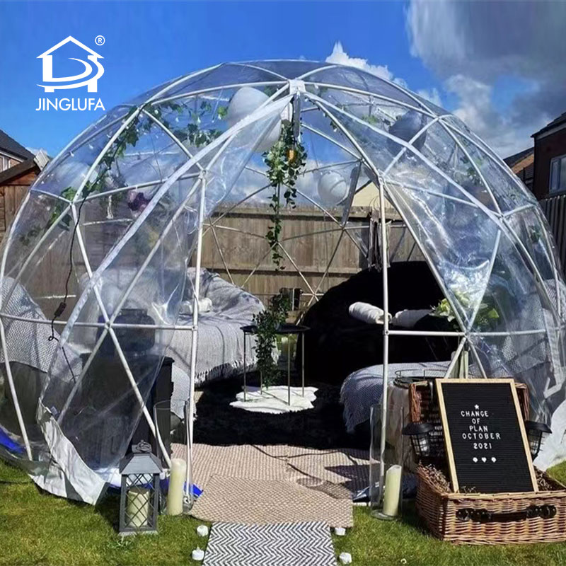 Полностью прозрачный куполообразный шатер