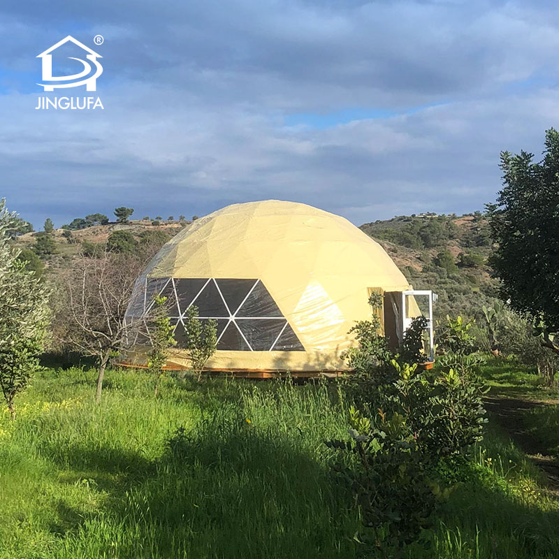 Полупрозрачный куполообразный шатер