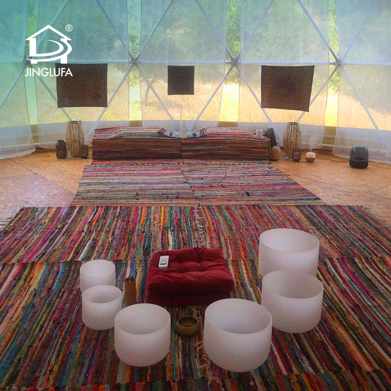 Полупрозрачный куполообразный шатер