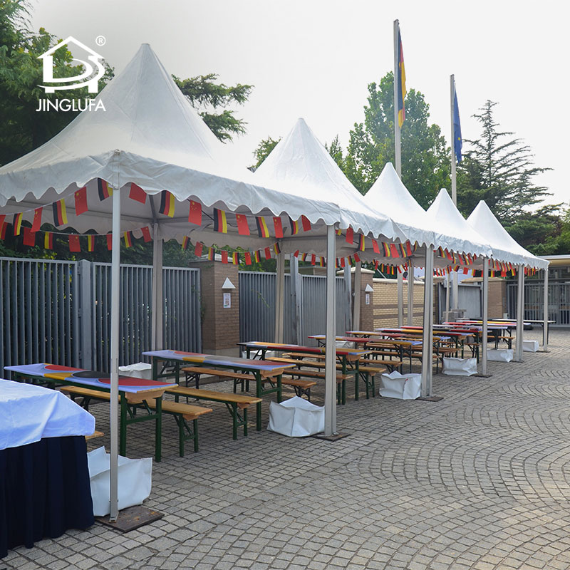 Шатер с остроконечной крышей