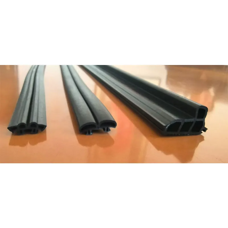 Уплотнитель оконных и дверных конструкций с пенным наполнением