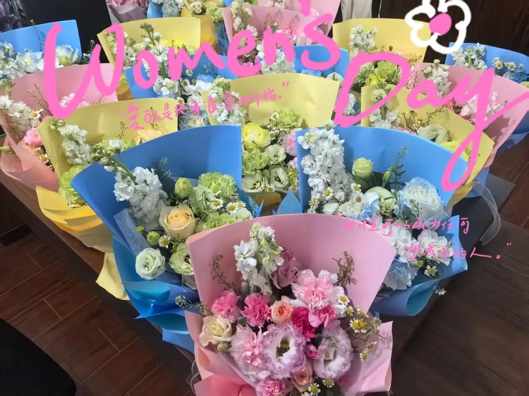 Теплые мартовские цветы в изобилии – Yibaite New materials дарит праздничные подарки, согревающие душу, всем сотрудницам