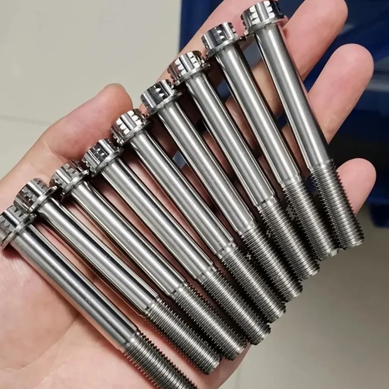 Титановый винт