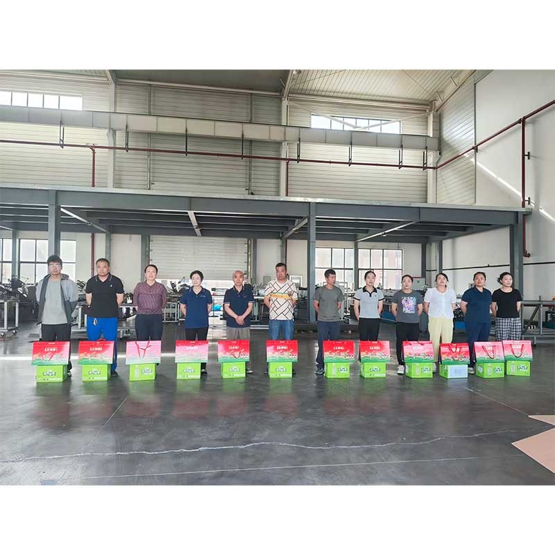 Душевный праздник лодок-драконов: компания Baoji Yibaite New Materials вручила праздничные подарки всем сотрудникам.