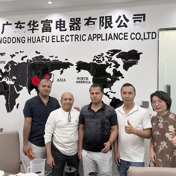 Российские клиенты посетили завод Huafu Electric Appliance для проведения аудита и ознакомления с производственными возможностями