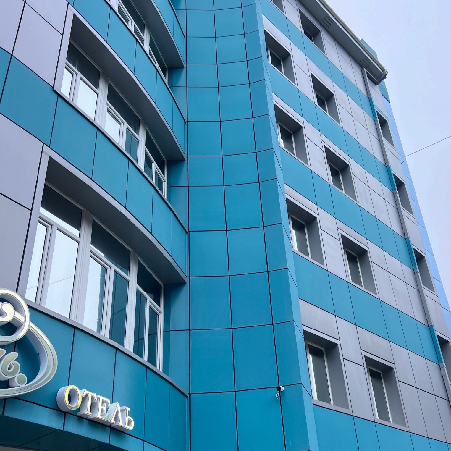 Практический отчет о реализации проекта на Дальнем Востоке: пожарная безопасность и атмосферостойкость алюминиевых композитных панелей для фасада отеля во Владивостоке