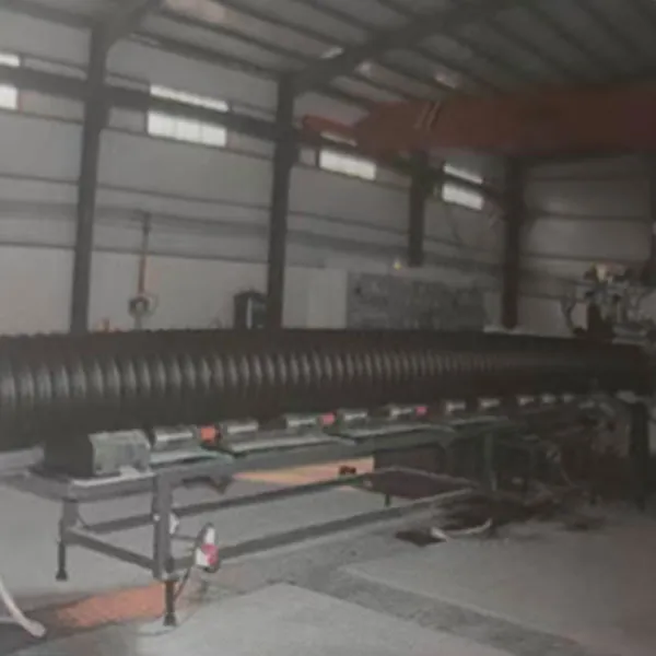 Спирально-гофрированная двухслойная труба из ПВП, армированная стальной лентой