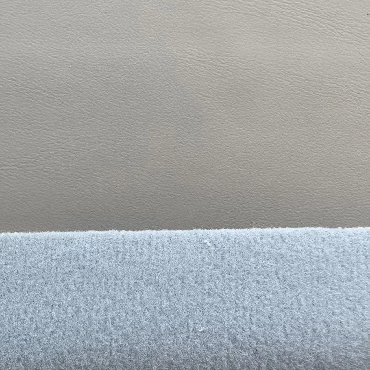 Для элитной мебели необходима искусственная кожа (без растворителей, легко чистится)