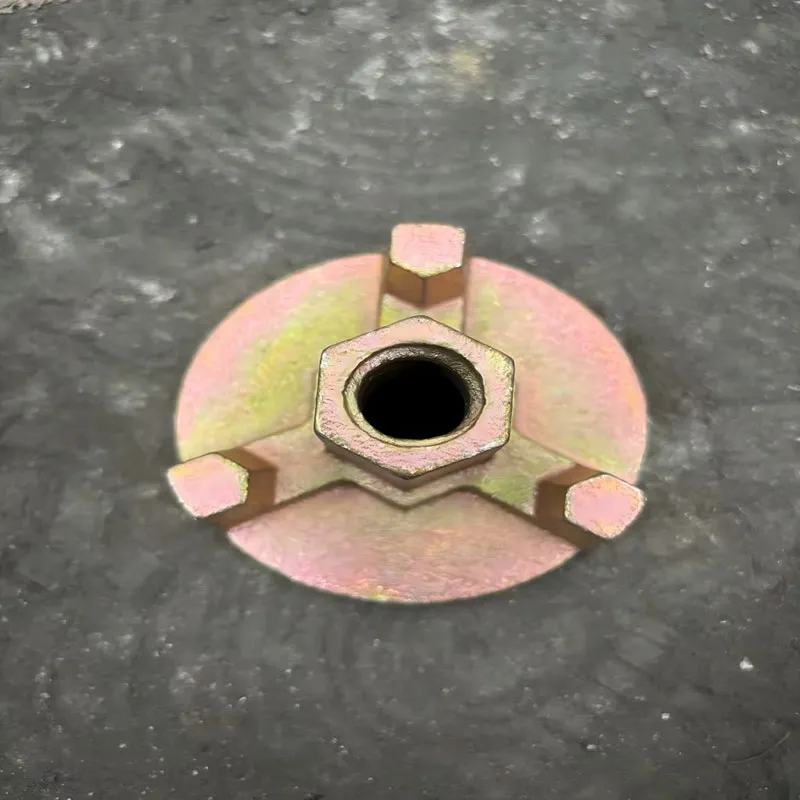 Сквозной анкерный болт с круглой гайкой