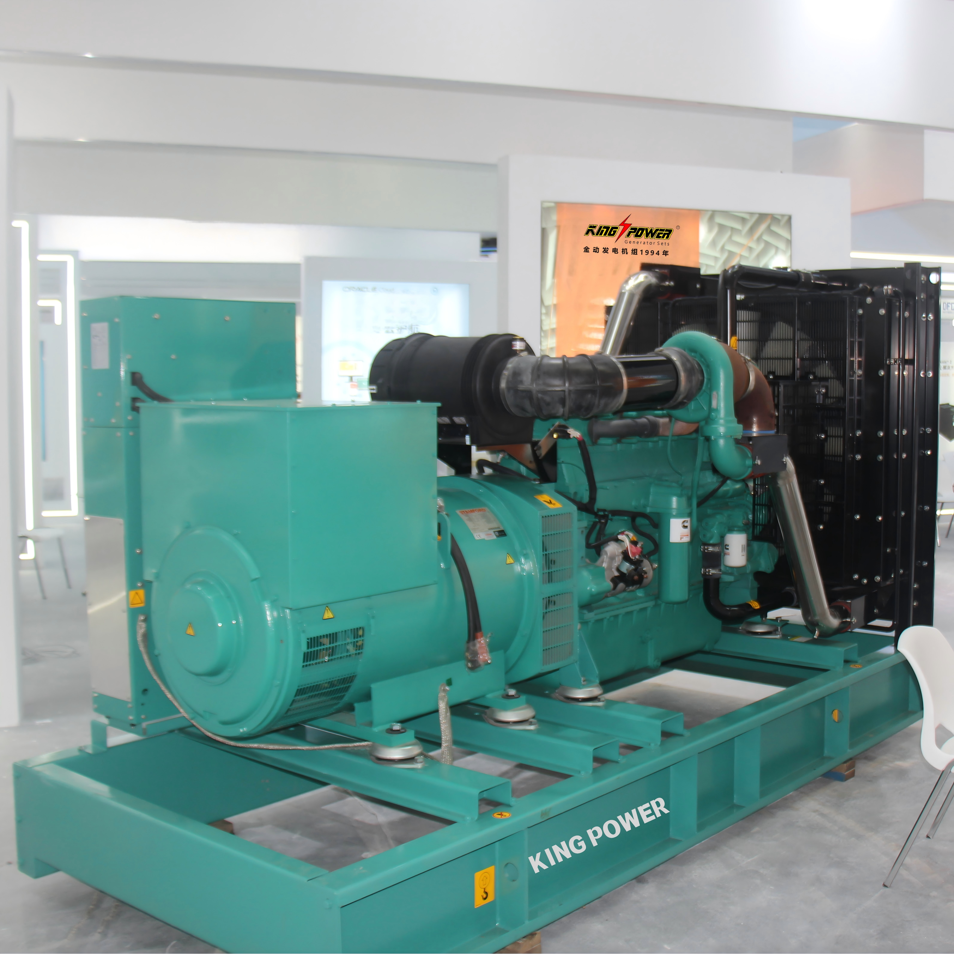 Предлагаем со склада 2 дизельные генераторные установки Cummins Power, оригинальное исполнение, мощность 440 кВт / 550 кВА.