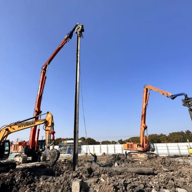 Hitachi ZX690LCH + FV-700: القيادة الفعالة للأكوام في التربة الصلبة